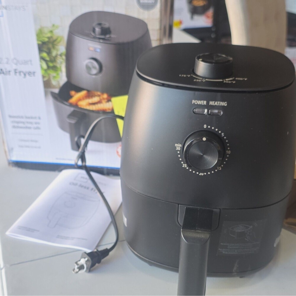 Mainstays 2.2 qt Air Fryer 1200W Black Non-Stick Timer Temp Control